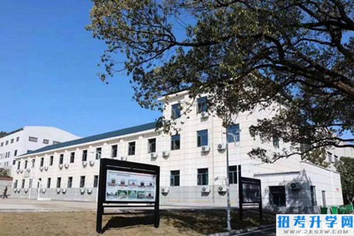 湖南潇湘科技技工学校教学楼