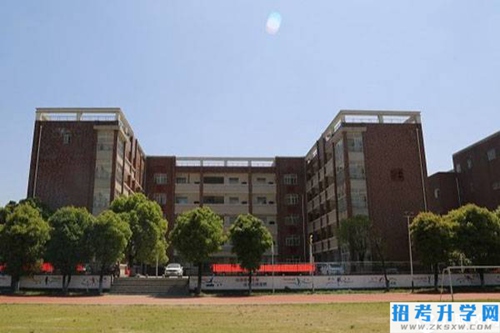 岳阳市高级技工学校大门