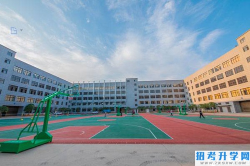 衡阳市中科信息管理学校运动场