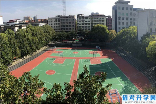 邵阳市精英职业技术学校运动场